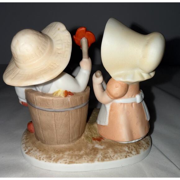 Circle of Friends Home Interiors Figurine 11551-98 'Fall Is In The Air' - Picture 2 of 3